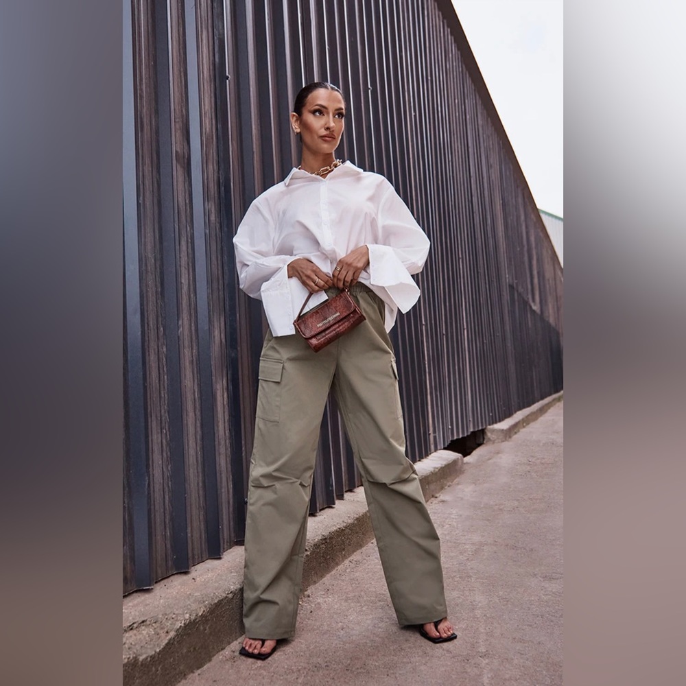 PrettyLittleThing | Elasticated Waist Straight Leg Cargo Pant| Dark Green | NWT